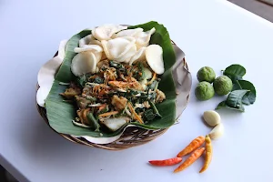 Pertelon Gado Gado dan Jus Buah image