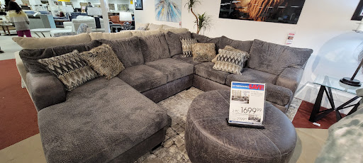 Outlet Store «Rooms To Go Outlet Furniture Store - Clearwater», reviews and photos, 21411 US-19, Clearwater, FL 33759, USA