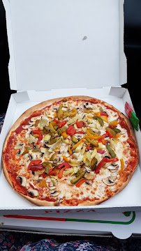Pizza du Restaurant italien La Dolce Vita Restaurant/Pizzeria et son distributeur 24h/24 à Saint-Georges-d'Oléron - n°18