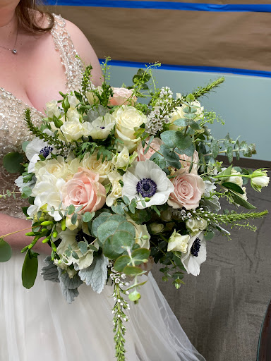 Florist «Fleur De Lis Artistry In Flowers», reviews and photos, 720 S Weymouth Ave, San Pedro, CA 90732, USA