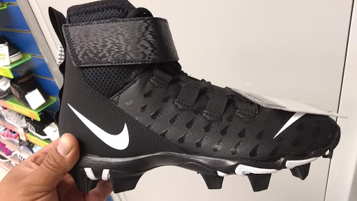 Sporting Goods Store «Big 5 Sporting Goods», reviews and photos, 3214 Ming Ave, Bakersfield, CA 93304, USA