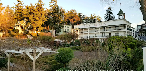 Grocery Store «Roche Harbor Grocery Store», reviews and photos, 248 Reuben Memorial Dr, Friday Harbor, WA 98250, USA