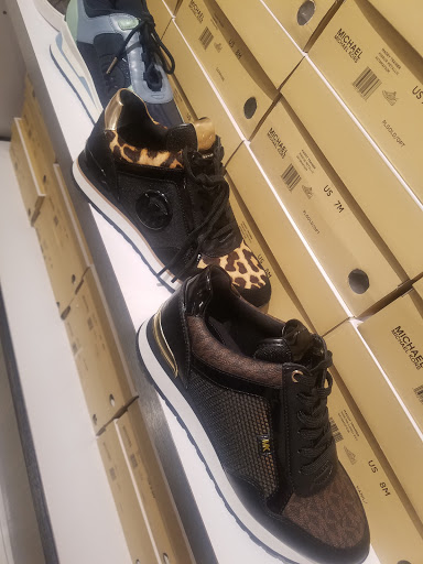 Fashion Accessories Store «Michael Kors», reviews and photos, 100 Citadel Dr #456, Commerce, CA 90040, USA