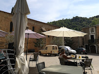 Atmosphère du Restaurant La source à Saint-Guilhem-le-Désert - n°5