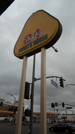 Donut Shop «24-Seven Donut», reviews and photos, 1300 Atlantic Ave, Long Beach, CA 90813, USA
