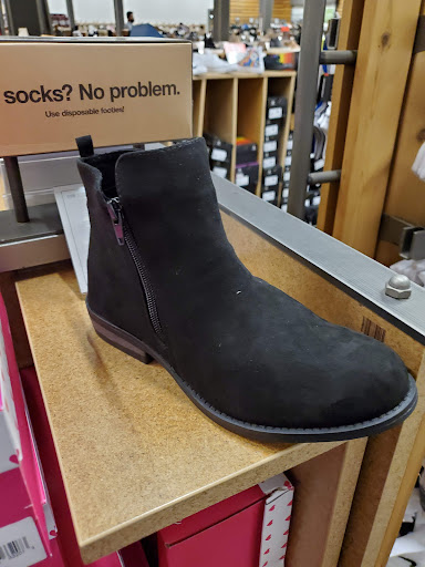 Shoe Store «DSW Designer Shoe Warehouse», reviews and photos, 2515 W 75th St, Naperville, IL 60540, USA
