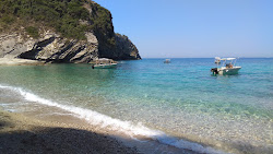 Foto von Kolias beach und seine wunderschöne Landschaft
