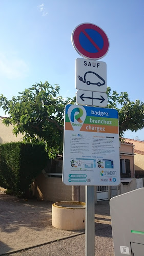 RÉVÉO Charging Station à Fleury