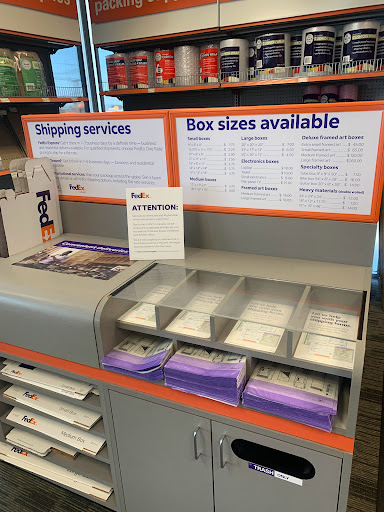 Print Shop «FedEx Office Print & Ship Center», reviews and photos, 1046 W Patrick St a, Frederick, MD 21703, USA