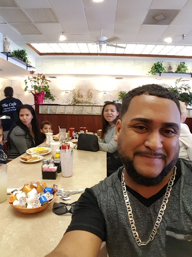 Shopping Mall «Coralwood Shopping Center», reviews and photos, 2301 Del Prado Blvd S, Cape Coral, FL 33990, USA