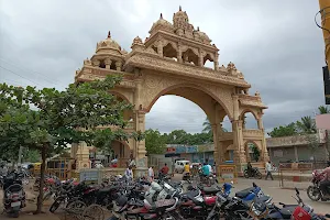 Basaveshwara Circle ಬಸವೇಶ್ವರ ವೃತ್ತ ( Gunj circle ಗಂಜ್ ವೃತ್ತ ). Or ಗಾಂಧಿ ಸರ್ಕಲ್ image