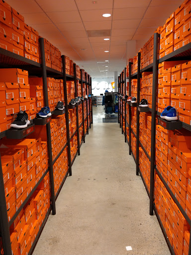 Clothing Store «Nike Factory Store», reviews and photos, 603 Stanley K Tanger Dr, Lancaster, PA 17602, USA