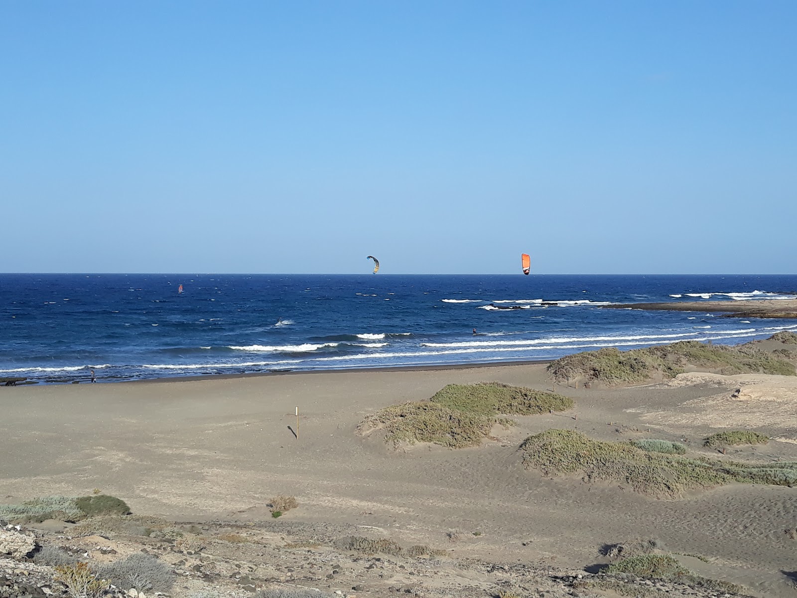 Foto di Playa de Montana Roja - luogo popolare tra gli intenditori del relax