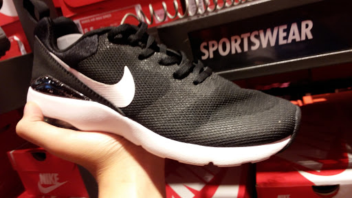 Clothing Store «Nike Factory Store», reviews and photos, 917 Lighthouse Pl, Michigan City, IN 46360, USA