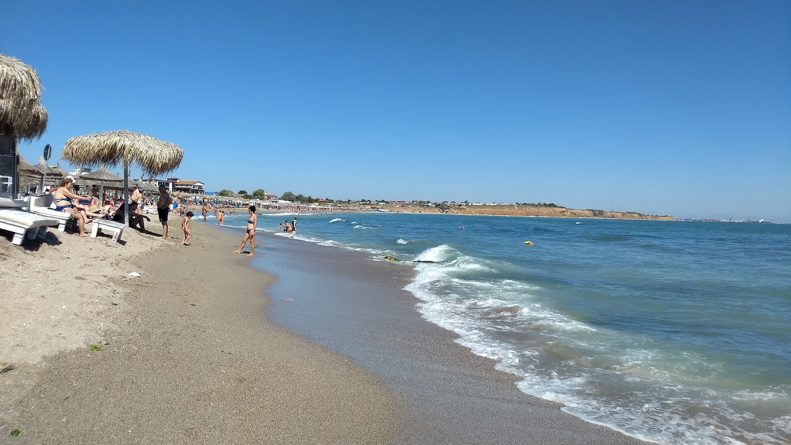 Foto di Vama Veche beach con una superficie del sabbia beige