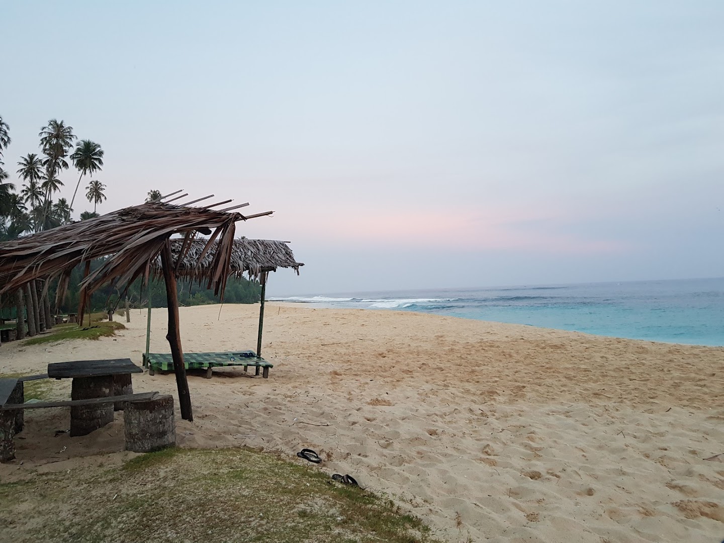 Pantai laut pasir tinggi