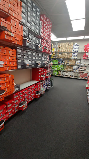 Shoe Store «Rack Room Shoes», reviews and photos, 5443 Factory Shops Blvd #220, Ellenton, FL 34222, USA