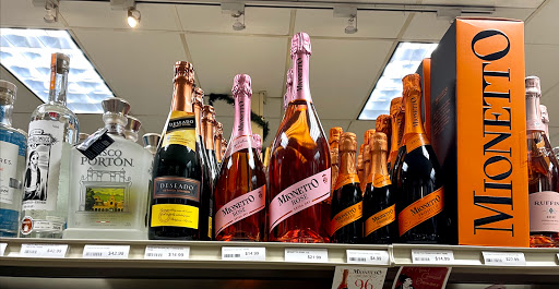 Liquor Store «One Stop Spirit Shop», reviews and photos, 339 New London Turnpike, Glastonbury, CT 06033, USA