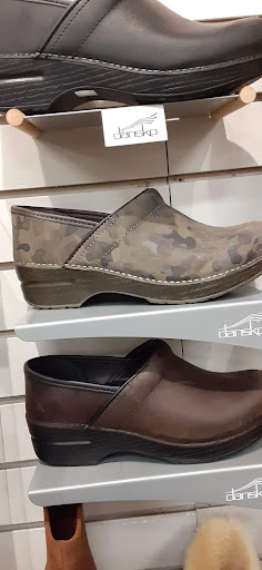 Shoe Store «Towson Bootery», reviews and photos, 810 Kenilworth Dr, Towson, MD 21204, USA