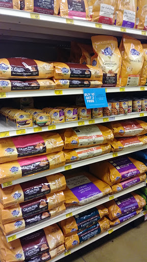 Pet Supply Store «PetSmart», reviews and photos, 700 Lafayette Rd #211, Seabrook, NH 03874, USA