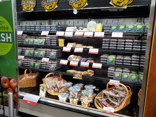 Supermarket «Hy-Vee», reviews and photos, 1403 N Veterans Pkwy, Bloomington, IL 61704, USA