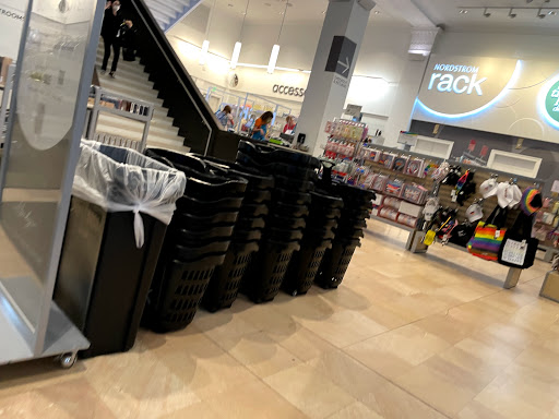 Department Store «Nordstrom Rack Chestnut Street», reviews and photos, 1700 Chestnut St, Philadelphia, PA 19103, USA