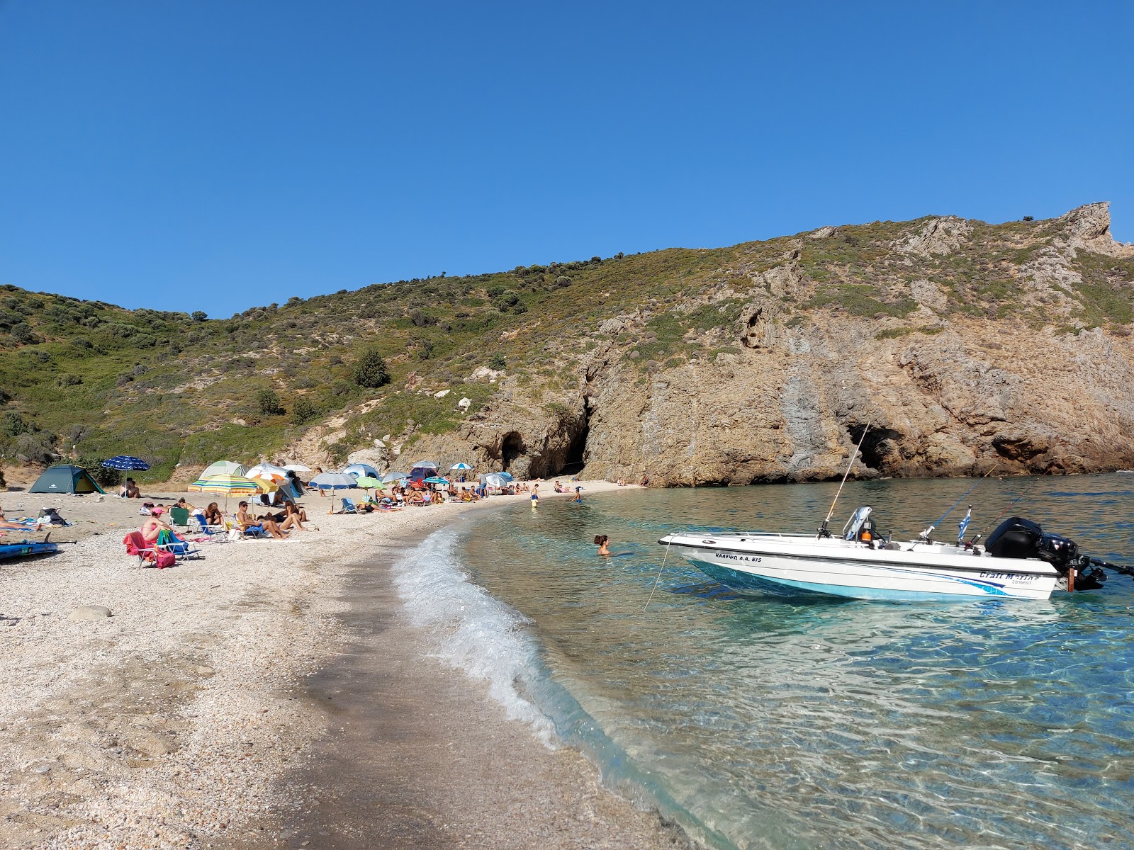 Fotografie cu Armirichi beach cu o suprafață de apa pură turcoaz