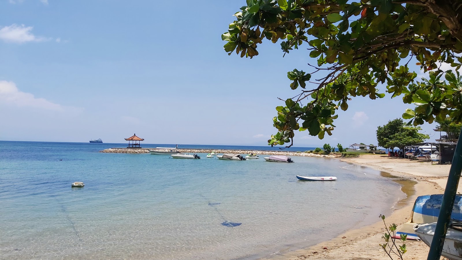 Foto von Samuh Beach mit eine gerade küstenlinie