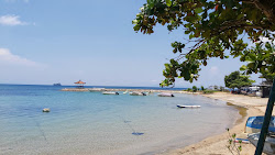 Foto von Samuh Beach mit eine gerade küstenlinie