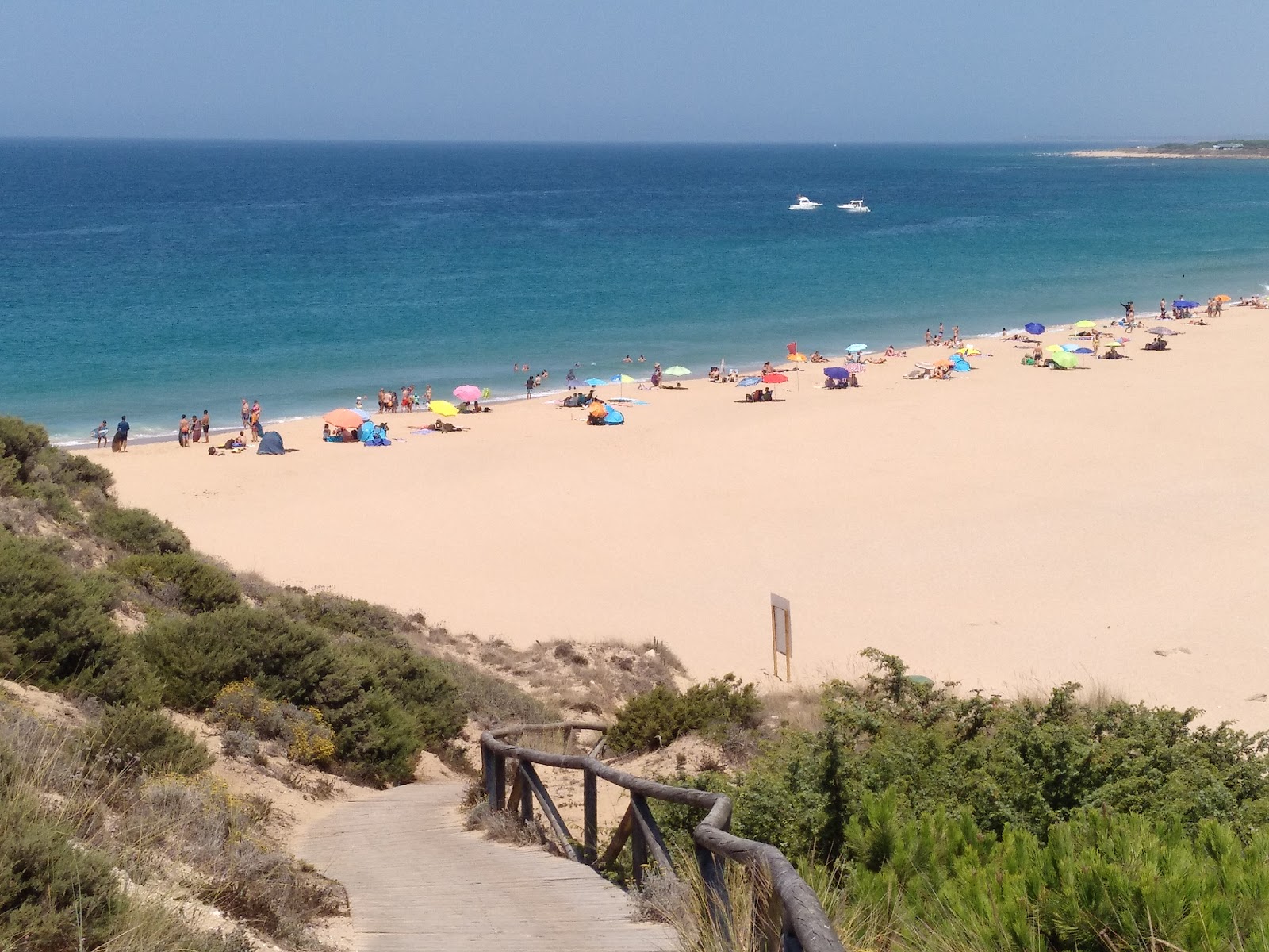 Foto von Playa Faro de Trafalgar - beliebter Ort unter Entspannungskennern