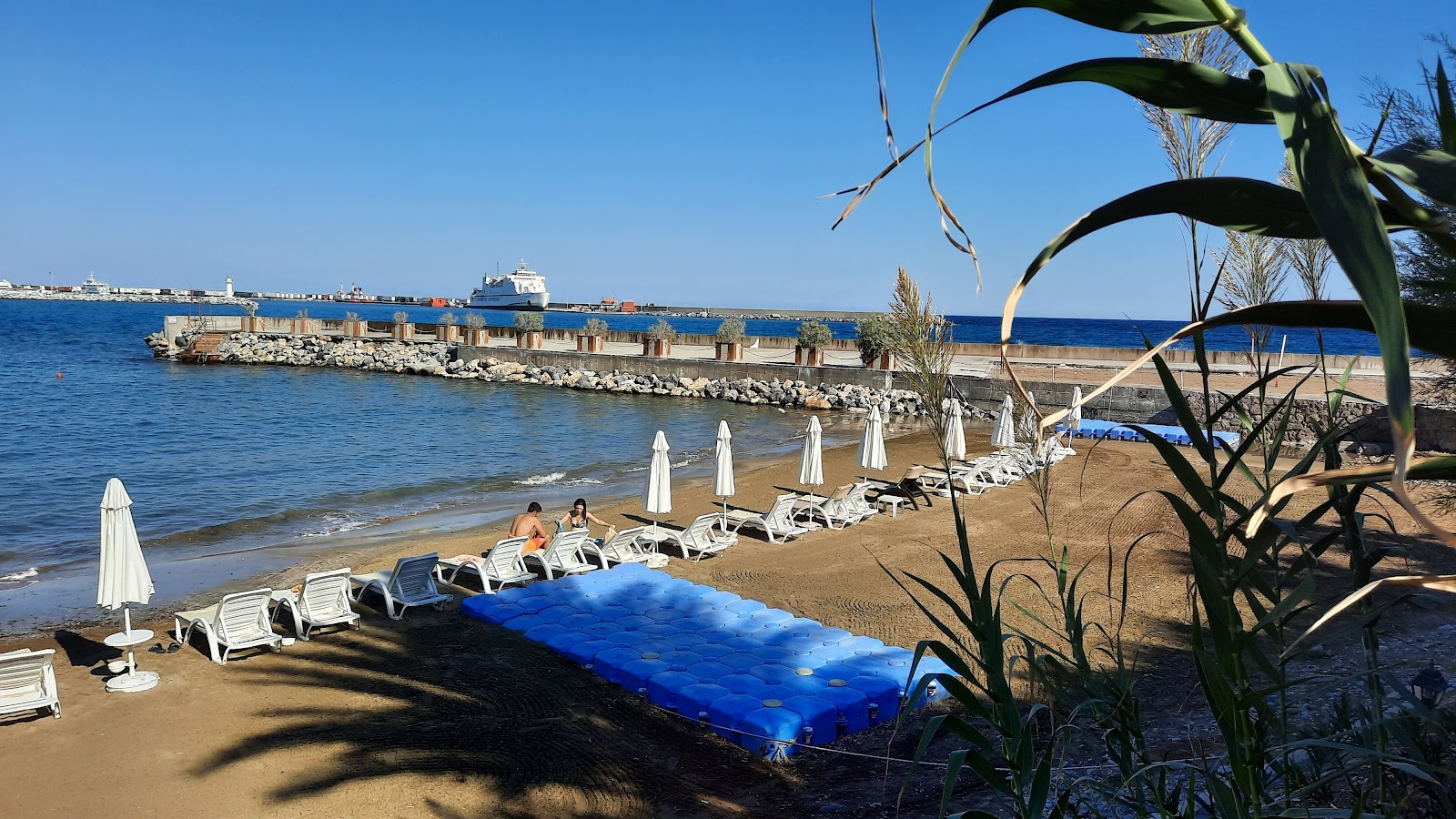 Foto di Oscar Resort Beach con una superficie del sabbia beige