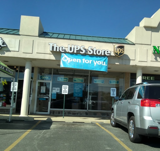 Shipping and Mailing Service «The UPS Store», reviews and photos, 7156 W 127th St, Palos Heights, IL 60463, USA