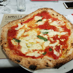 Photo n°3 de l'avis de Dario.o fait le 09/01/2019 à 13:05 sur le  Pizzeria Carmnella dal 1892 à Naples