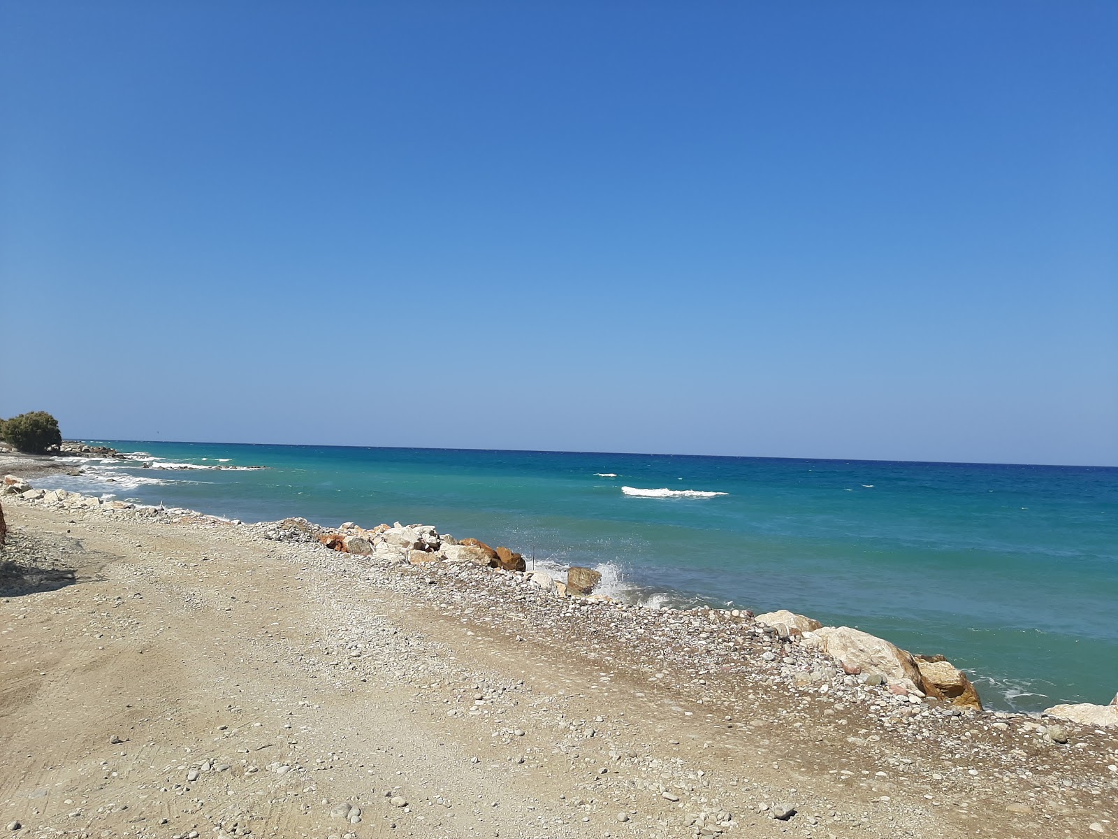 Foto van Soroni Beach met blauw puur water oppervlakte