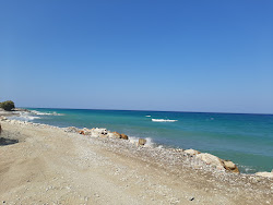 Foto de Soroni Beach com linha costeira longa e reta