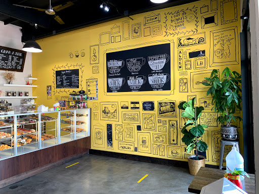 Donut Shop «Sweet Retreat Donuts», reviews and photos, 924 Pacific Coast Hwy, Long Beach, CA 90806, USA