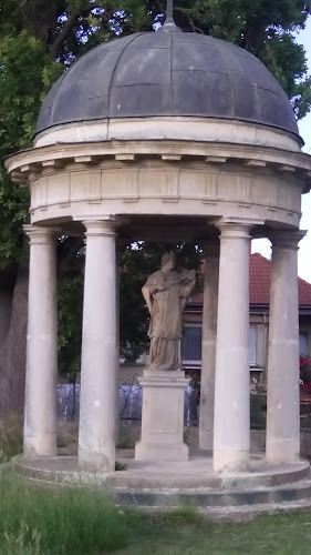 Nepomuki Szent János szobra - Templom