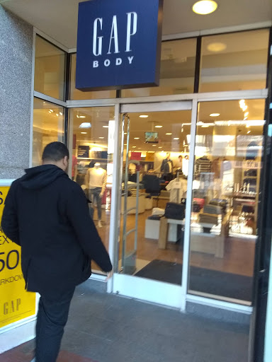 Clothing Store «Gap», reviews and photos, 200 State St, Boston, MA 02109, USA