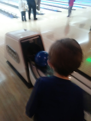 Bowling Alley «Universal Lanes», reviews and photos, 2101 E Twelve Mile Rd, Warren, MI 48092, USA