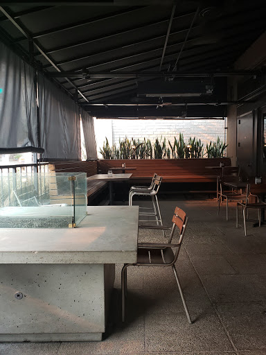 Shopping Mall «Shops On Lake Avenue», reviews and photos, 345 S Lake Ave, Pasadena, CA 91101, USA