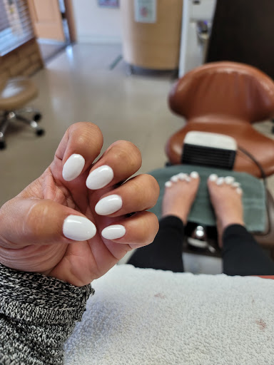 Bloomin’ Nails & Spa