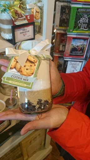 American Restaurant «Cracker Barrel Old Country Store», reviews and photos, 3701 Elmsley Ct, Greensboro, NC 27406, USA