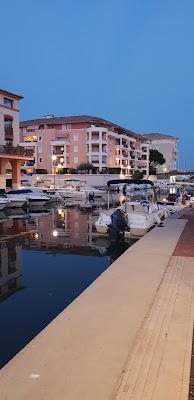 Le Pavillon Brasserie à Fréjus