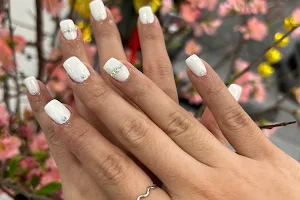 T- Luxe Nails & Spa image