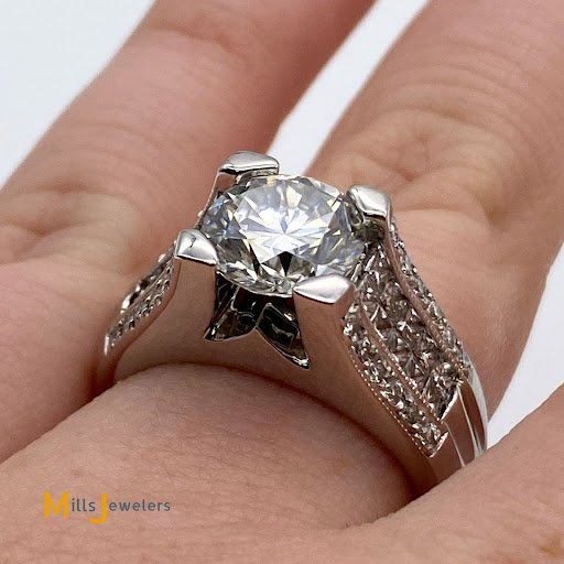Mills Jewelers & Loan image