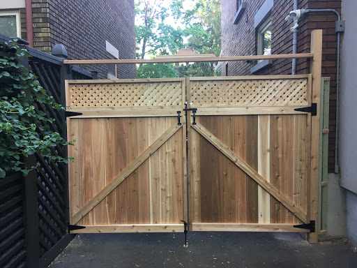Terasse Gray Fence and Deck à Chelsea (Quebec) | LiveWay