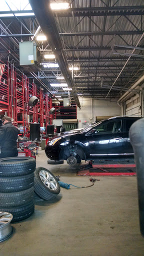 Tire Shop «Discount Tire Store - Maple Grove, MN», reviews and photos, 16485 County Rd 30, Maple Grove, MN 55311, USA