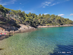Φωτογραφία του Beach Vitarnja και η εγκατάσταση