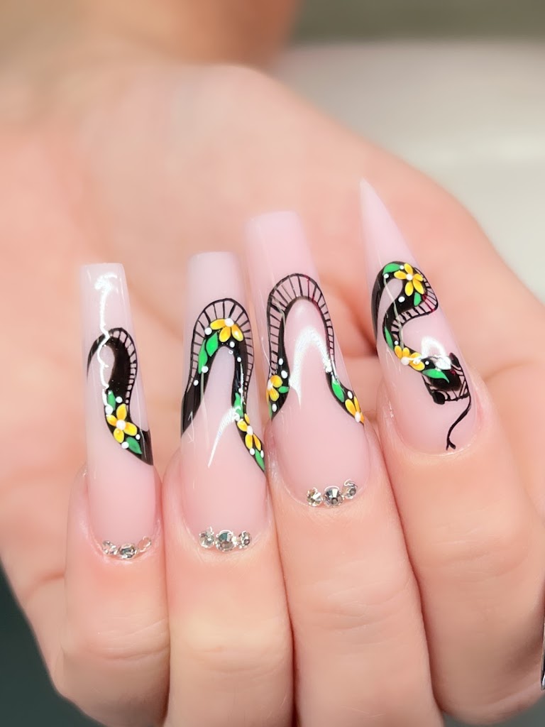 Mayli's Nails 34104