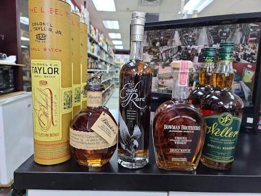 Liquor Store «Royal Liquor & Wine», reviews and photos, 1015 N Randall Rd, Elgin, IL 60123, USA